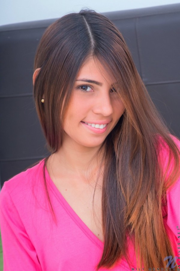 Mily Mendoza – Sensual girl with her naughty toy masturbates in bed