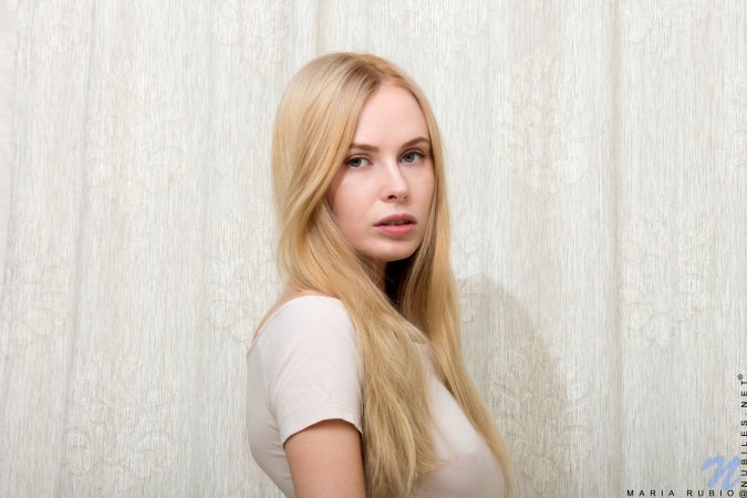 Everyone's favorite blonde is here to please again photo 2