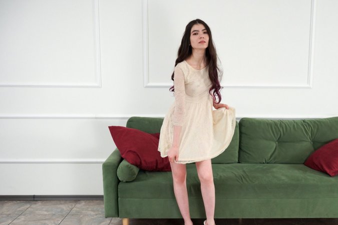 Luna Lynx shows her pussy photo 2